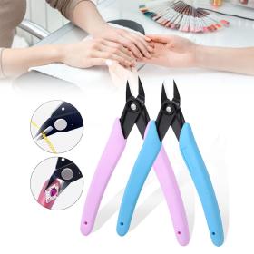 L’outil idéal pour une manucure impeccable 👌 – مقص مانيكير احترافي لإزالة الأظافر